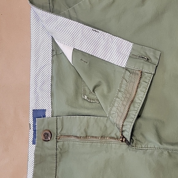 Old Navy Size 16 Olive / Army Green Everyday Short, 5" Inseam, Exc. Used Cond. - Picture 8 of 10